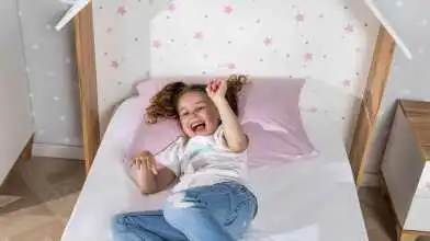Детская кровать Nicky, цвет: Белый премиум + Дуб Натюрель + Розовый декор фото - 7 - превью